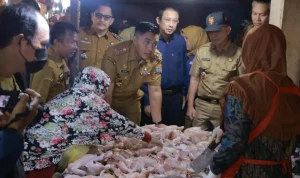Sekretaris Daerah (Sekda) Kota Palembang, Aprizal Hasyim melakukan peninjauan langsung di Pasar Kilometer 5 (Km 5) Palembang bersama pihak terkait, termasuk Balai Besar Pengawas Obat dan Makanan (BBPOM) Sekretaris Daerah (Sekda) Kota Palembang, Aprizal Hasyim melakukan peninjauan langsung di Pasar Kilometer 5 (Km 5) Palembang bersama pihak terkait, termasuk Balai Besar Pengawas Obat dan Makanan (BBPOM)