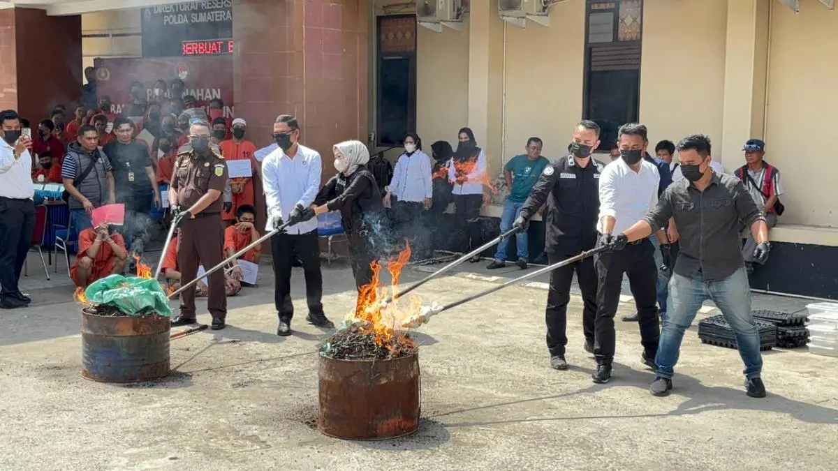 Direktorat Reserse Narkoba Polda Sumatera Selatan musnahkan barang bukti narkotika hasil pengungkapan kasus sepanjang Mei 2026 di Mapolda Sumsel