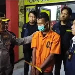 Unit Reskrim Polsek Seberang Ulu (SU) II Palembang saat mengamankan residivis kasus penjambretan bernama Angga Saputra (33), warga Lorong Sekolah, Kecamatan SU II Palembang
