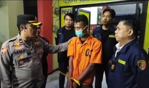 Unit Reskrim Polsek Seberang Ulu (SU) II Palembang saat mengamankan residivis kasus penjambretan bernama Angga Saputra (33), warga Lorong Sekolah, Kecamatan SU II Palembang