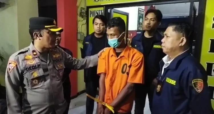 Unit Reskrim Polsek Seberang Ulu (SU) II Palembang saat mengamankan residivis kasus penjambretan bernama Angga Saputra (33), warga Lorong Sekolah, Kecamatan SU II Palembang