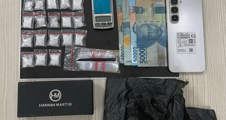 Barang bukti sabu, hp dan uang tunai salah satu tersangka disita polrestabes palembang