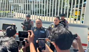 Kabag Ops Kortastipidkor Polri, Kombes Ahmad Yusuf Afandi usai melakukan penggeledahan di sejumlah lokasi di wilayah Jawa Timur Kabag Ops Kortastipidkor Polri, Kombes Ahmad Yusuf Afandi usai melakukan penggeledahan di sejumlah lokasi di wilayah Jawa Timur