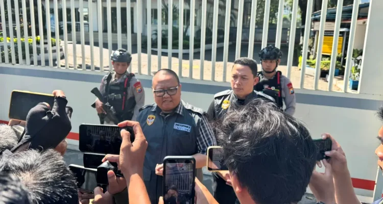 Kabag Ops Kortastipidkor Polri, Kombes Ahmad Yusuf Afandi usai melakukan penggeledahan di sejumlah lokasi di wilayah Jawa Timur