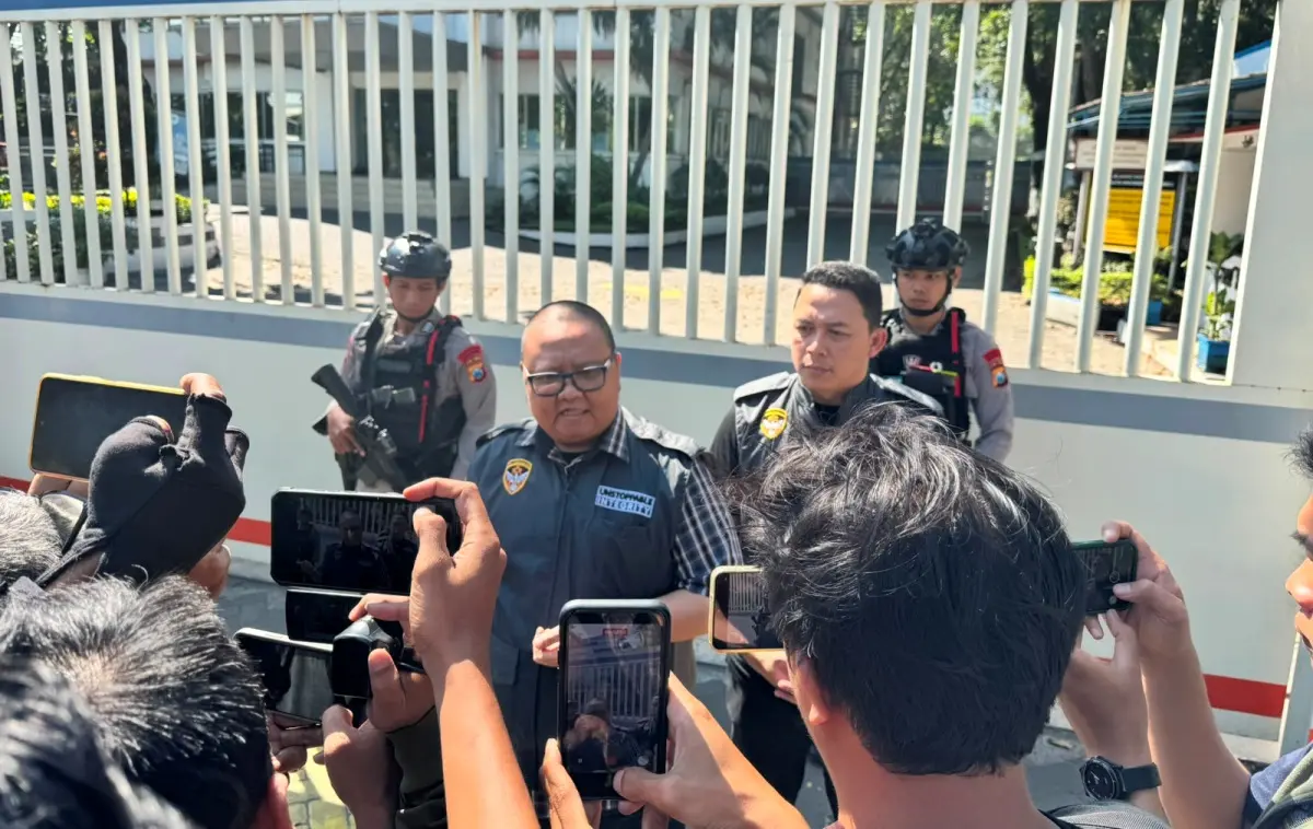 Kabag Ops Kortastipidkor Polri, Kombes Ahmad Yusuf Afandi usai melakukan penggeledahan di sejumlah lokasi di wilayah Jawa Timur