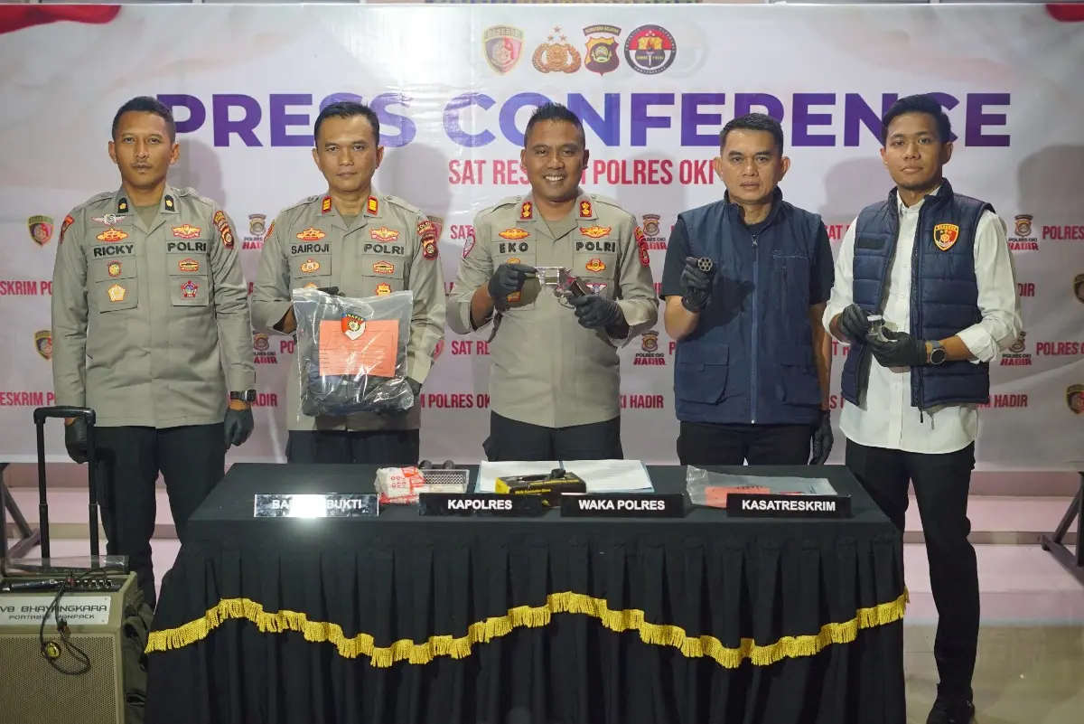 Kapolres OKI beserta jajaran saat tunjukkan barang bukti