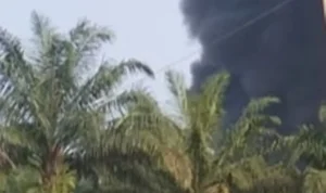 Kebakaran sumur minyak tradisional di Desa Keban 1 Sanga Desa, Musi Banyuasin Kebakaran sumur minyak tradisional di Desa Keban 1 Sanga Desa, Musi Banyuasin