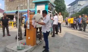 Satpol PP Kota Palembang bersama Dishub melakukan penutupan dan penyegelan sementara kawasan parkir Rajawali Village Palembang Satpol PP Kota Palembang bersama Dishub melakukan penutupan dan penyegelan sementara kawasan parkir Rajawali Village Palembang