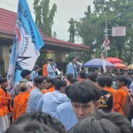 Suasana Aksi yang digelar oleh DEMA UIN Raden Fatah Palembang di depan gedung DPRD Sumsel