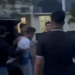 Tersangka pencurian ponsel peserta paskibraka berinisial SPP (34) digiring ke Polres PALI