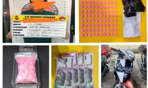 Tersangka pengedar 100 butir ekstasi berinisial AK (31) diamankan polres lubuk linggau Tersangka pengedar 100 butir ekstasi berinisial AK (31) diamankan polres lubuk linggau