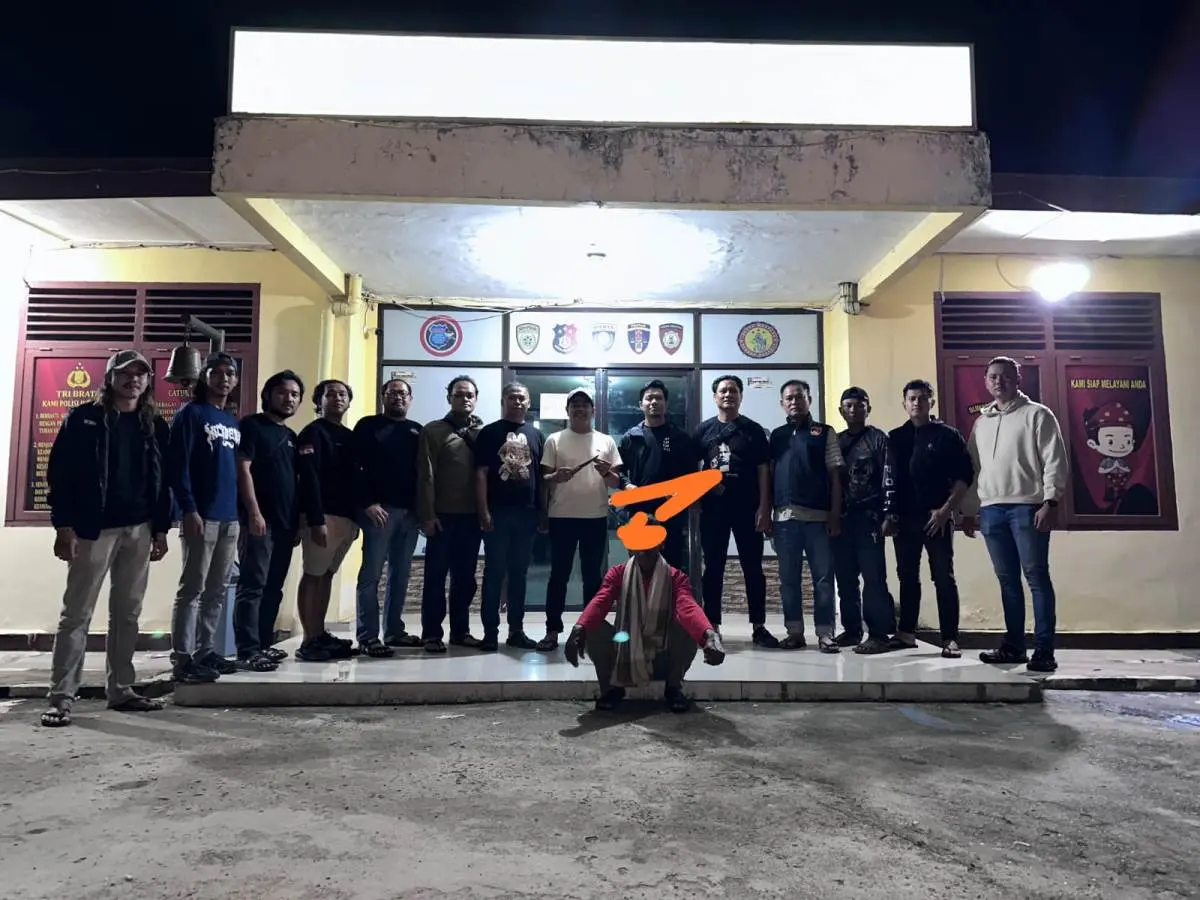 Tim Satreskrim Polres OKI saat mengamankan tersangka berinisial Y (59) di Polres OKI
