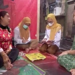 Tim kesehatan Puskesmas Keramasan pantau kesehatan ibu hamil berisiko di Ki Marogan Lorong Damai RT 45 RW 09 Kemang Agung Kertapati Palembang