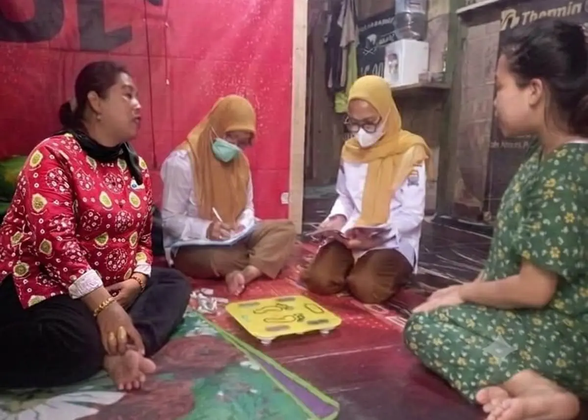 Tim kesehatan Puskesmas Keramasan pantau kesehatan ibu hamil berisiko di Ki Marogan Lorong Damai RT 45 RW 09 Kemang Agung Kertapati Palembang