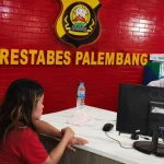 Yuyun (38) korban penjambretan saat mendatangi Sentra Pelayanan Kepolisian Terpadu (SPKT) Polrestabes Palembang