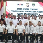 fhoto bersama Komisi Pemberantasan Korupsi (KPK) dan Polda Gorontalo dalam rangka koordinasi dan supervisi penanganan perkara tindak pidana korupsi